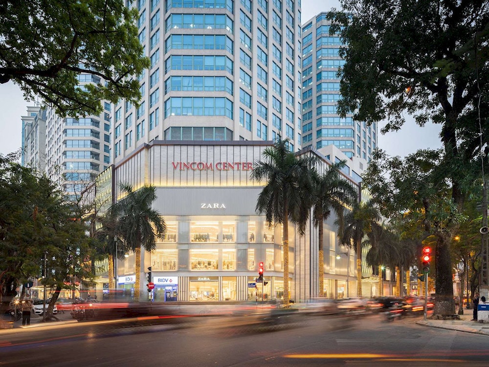 Vincom Ba Trieu is designed with modern, luxurious architecture in the heart of Hanoi 